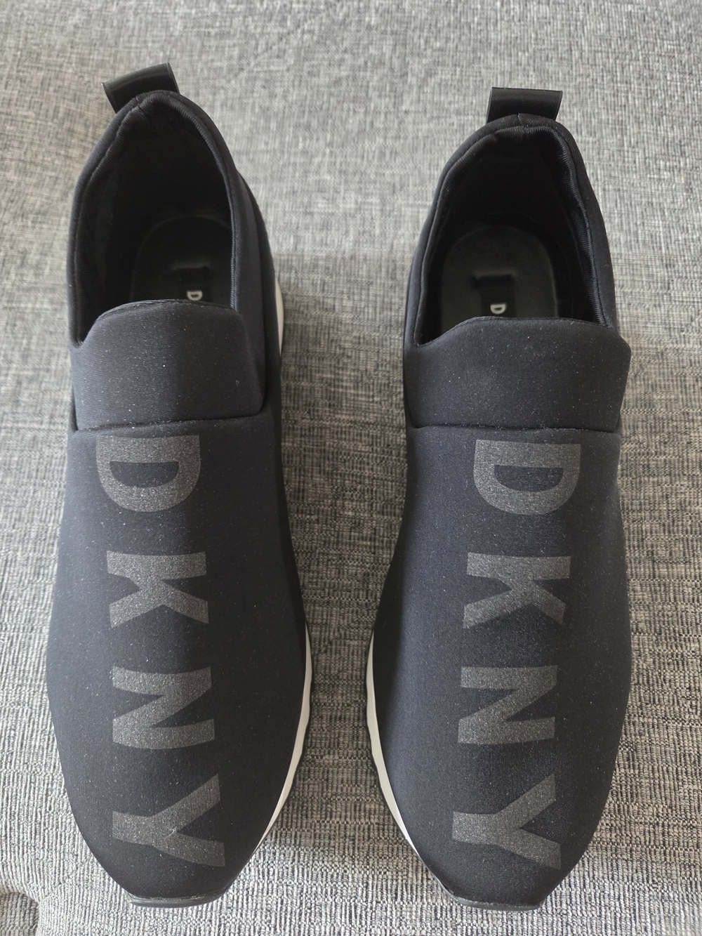 DKNY Jadyn Womens Black Slip-On Logo Sneakers Size 7.5